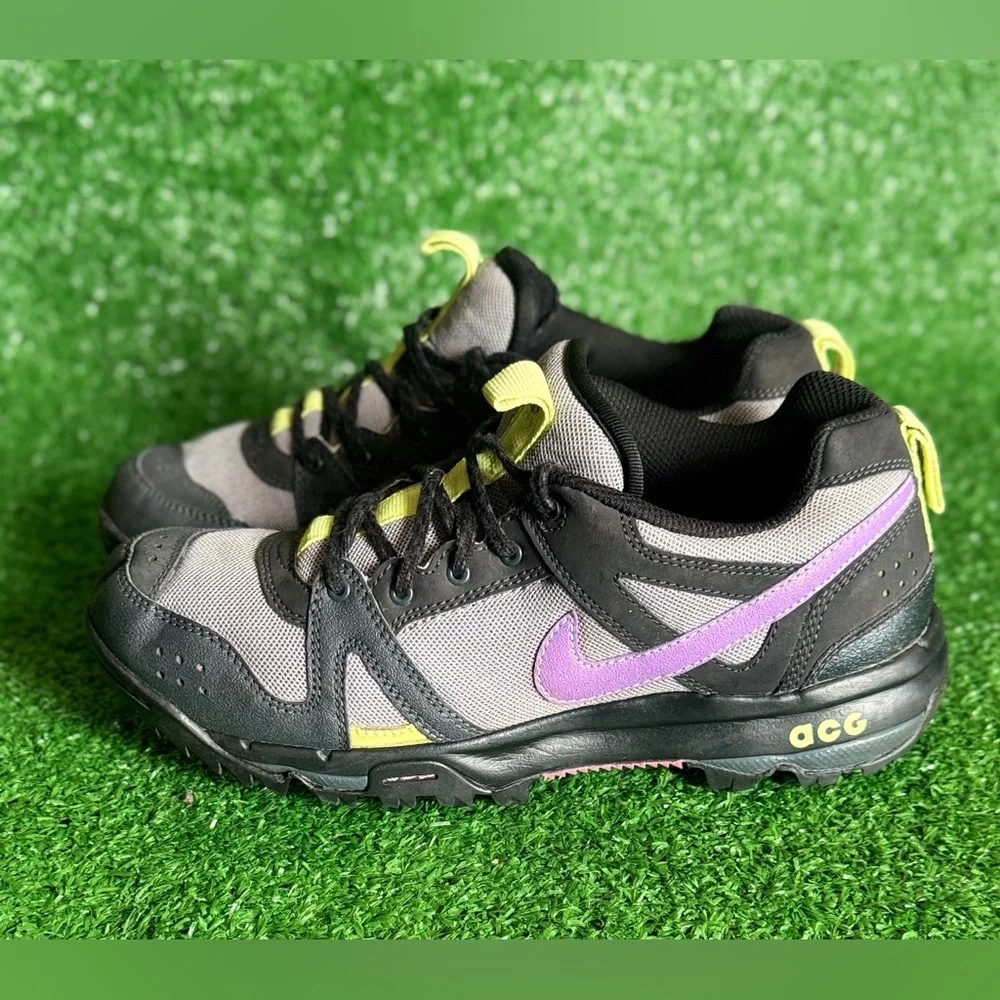Nike ACG Black and Purple Trail Shoes - Picture 2 of 6